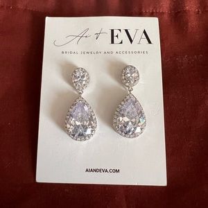 AiandEva silver bridal earrings. Pear shaped